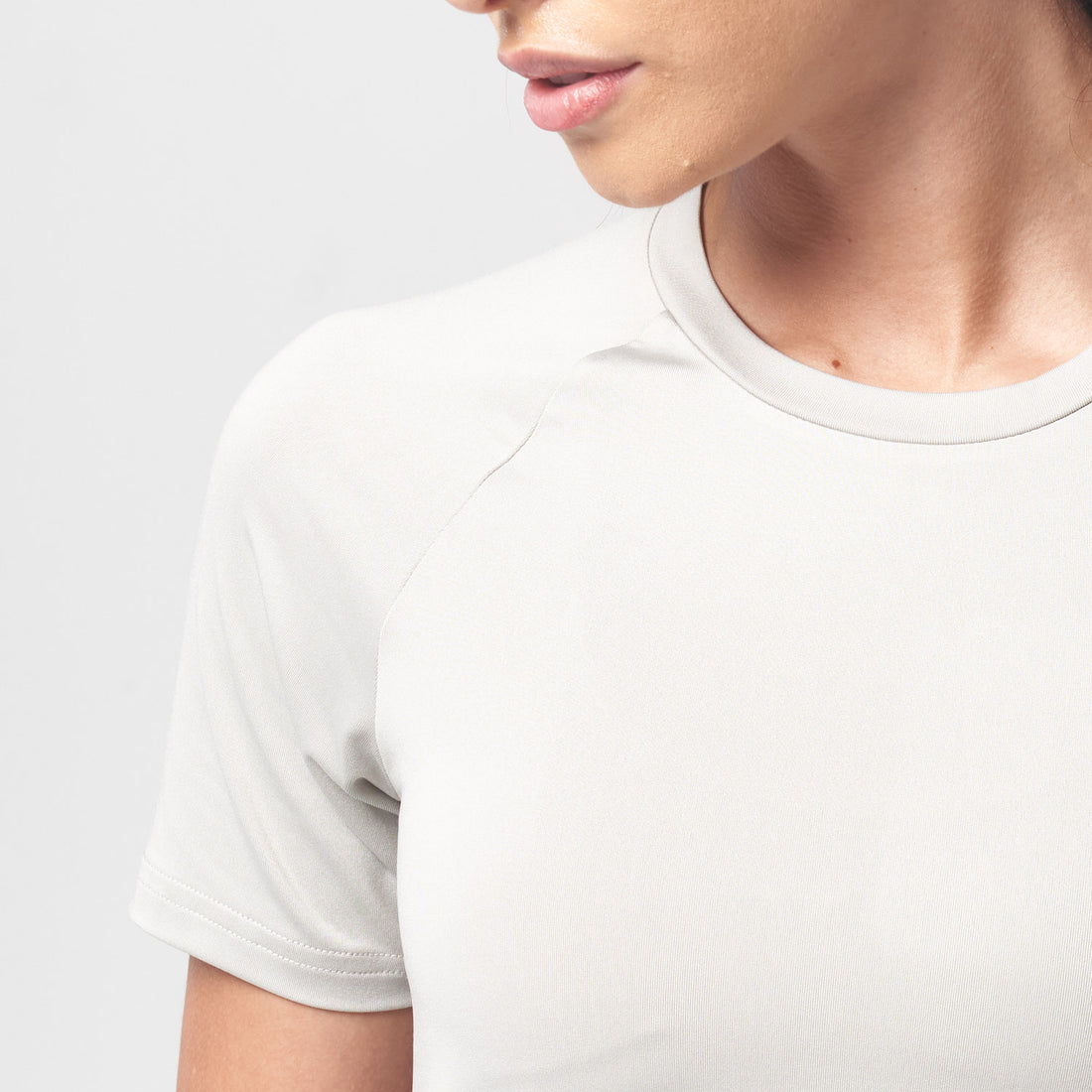 ESSENTIAL WEIGHTLESS TEE - WILLOW GREY